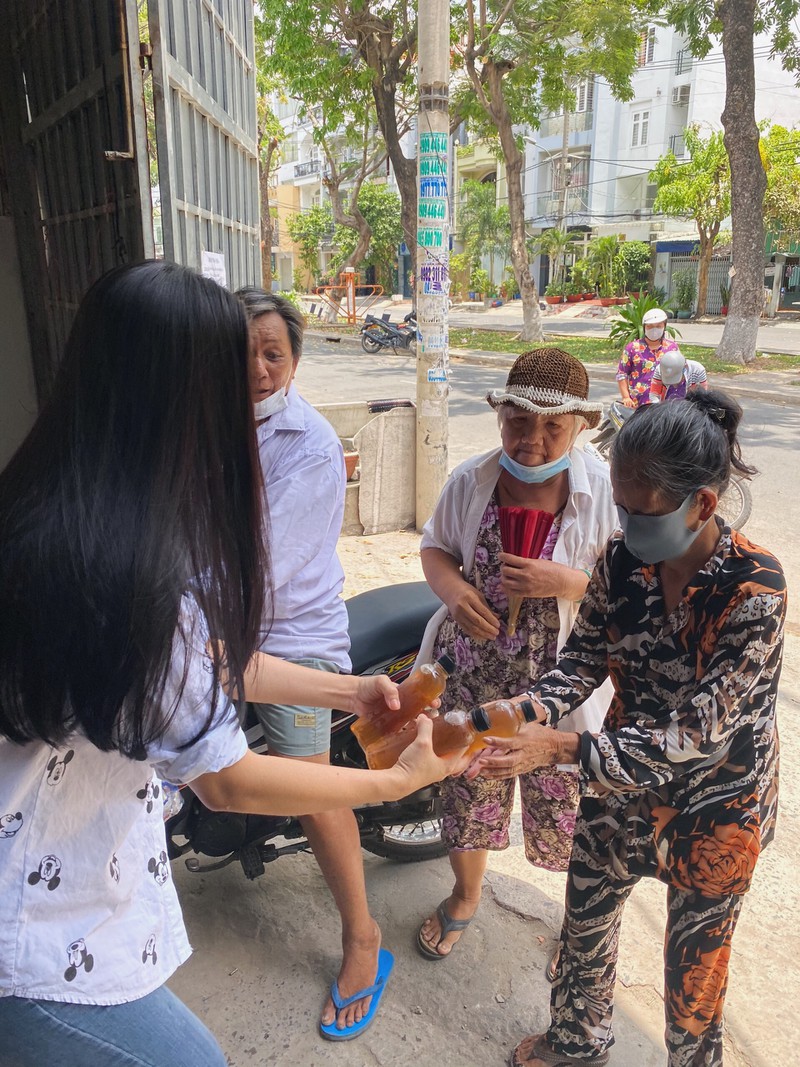 het lenh cach ly, a hau kim duyen tiep tuc cac hoat dong thien nguyen hinh 14