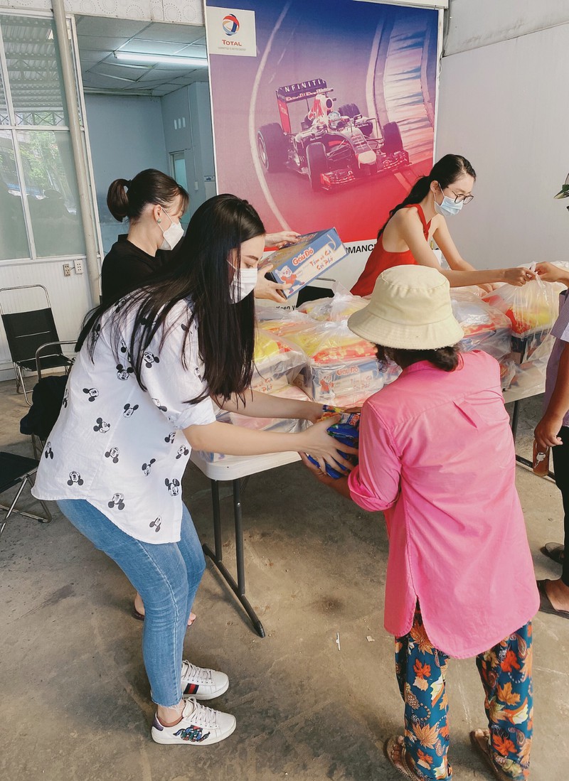 het lenh cach ly, a hau kim duyen tiep tuc cac hoat dong thien nguyen hinh 8