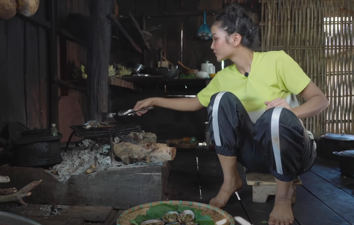 hoa hau h'hen nie loi song mo trai dip nghi le hinh 2