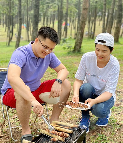 chuyen showbiz: vo hoang yen len tieng khi bi to quang cao kem tron hinh 4