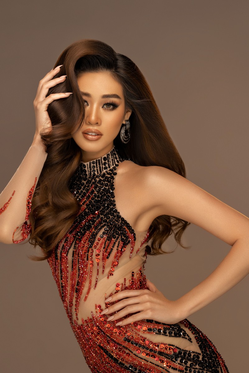 hoa hau khanh van khoe ve quyen ru trong bo anh beauty queen moi hinh 1