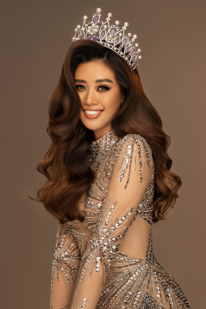 hoa hau khanh van khoe ve quyen ru trong bo anh beauty queen moi hinh 6