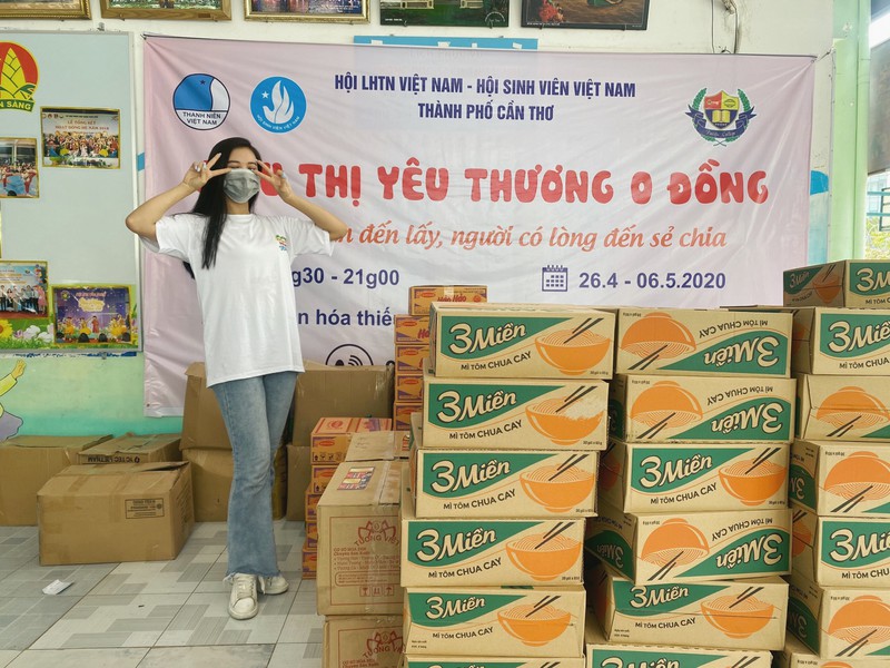 a hau kim duyen ve que tham gia "sieu thi yeu thuong 0 dong" hinh 4