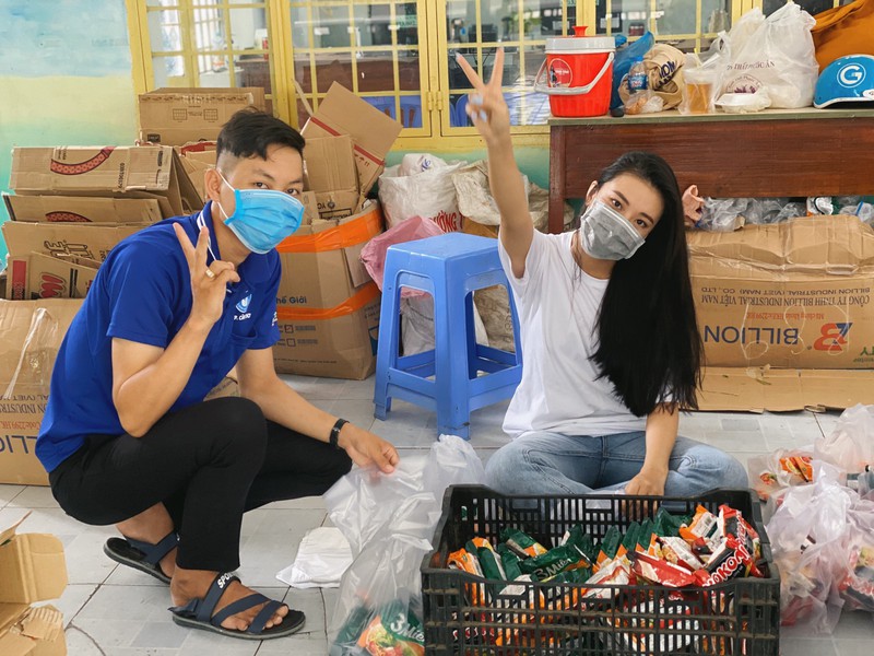 a hau kim duyen ve que tham gia "sieu thi yeu thuong 0 dong" hinh 7