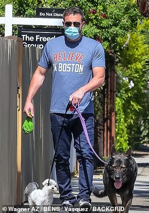 tai tu ben affleck treo tuong vao nha sau khi di dao cung tinh tre hinh 5