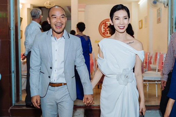 chuyen showbiz: sieu mau xuan lan tiet lo anh dam hoi bi mat hinh 1
