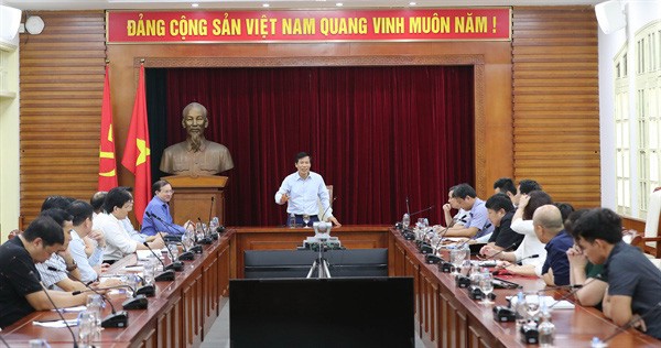 bo van hoa chi dao nha hat kich viet nam bieu dien vo "benh si" hinh 1