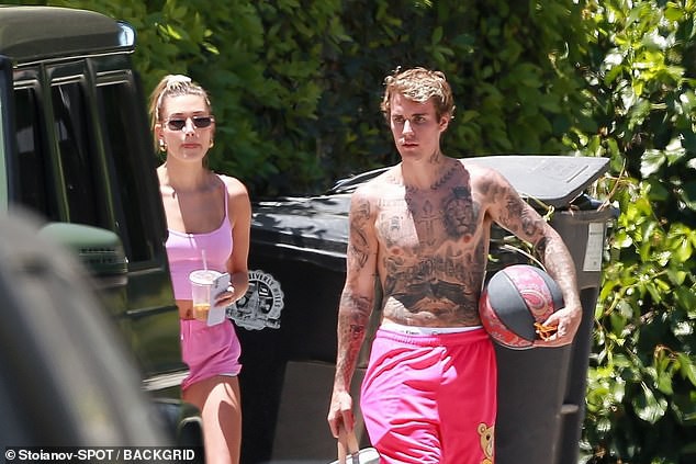 justin bieber coi ao khoe body, cung ba xa choi bong ro o my hinh 2