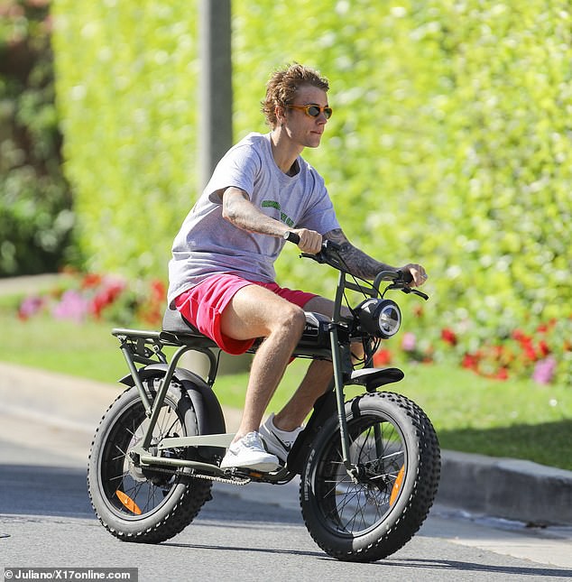 justin bieber coi ao khoe body, cung ba xa choi bong ro o my hinh 8