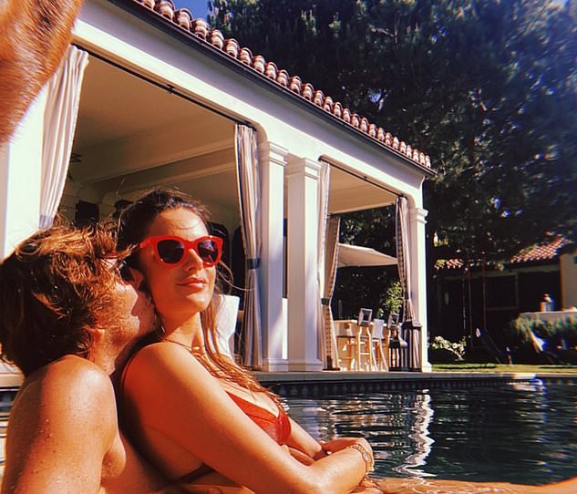 alessandra ambrosio di chan tran dao bo doc bo bien luc hoang hon hinh 8