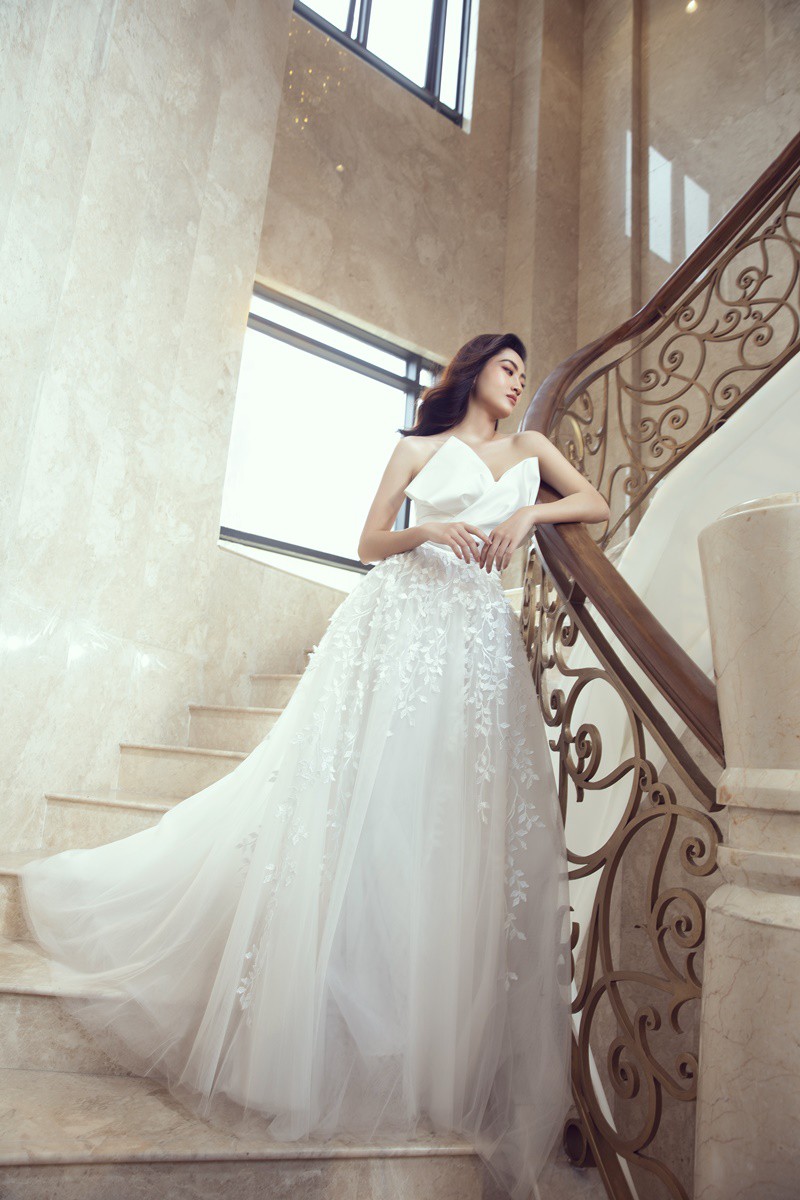 luong thuy linh hoa co dau kieu ky, khoe nhan sac chin muoi o tuoi 20 hinh 2