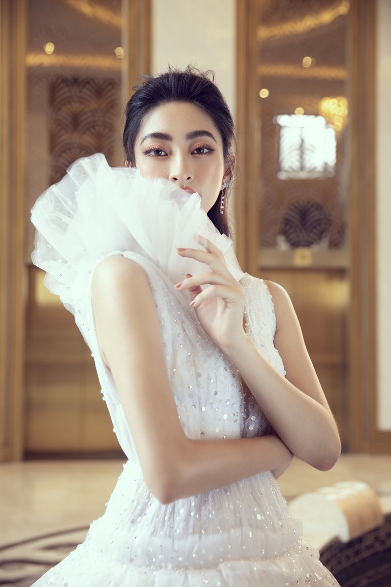 luong thuy linh hoa co dau kieu ky, khoe nhan sac chin muoi o tuoi 20 hinh 3