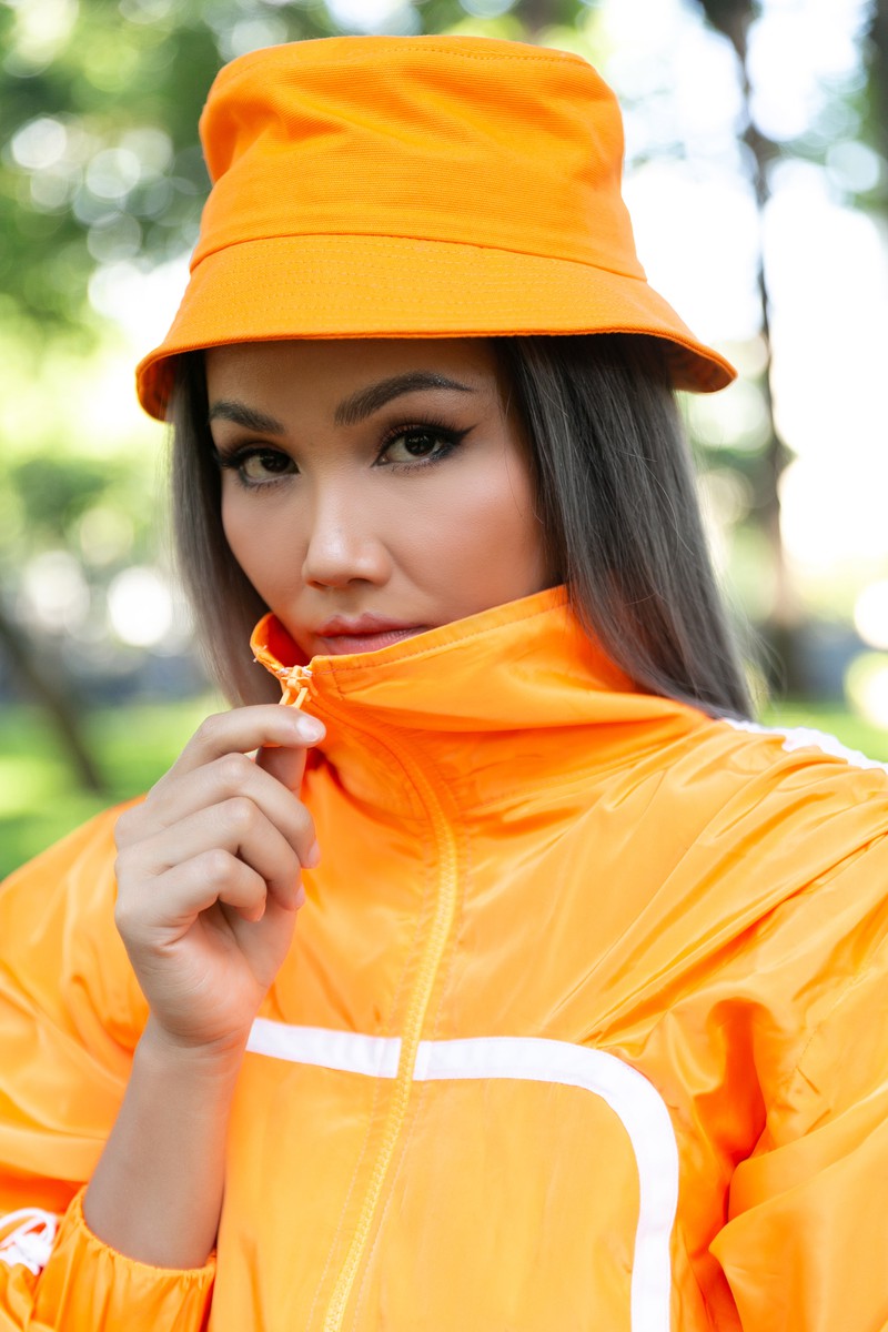 h'hen nie dien trang phuc the thao vai du bat chap thoi tiet nong buc hinh 4