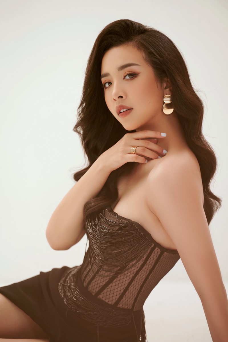 chuyen showbiz: lan ngoc - chi dan truc trac tinh cam? hinh 3