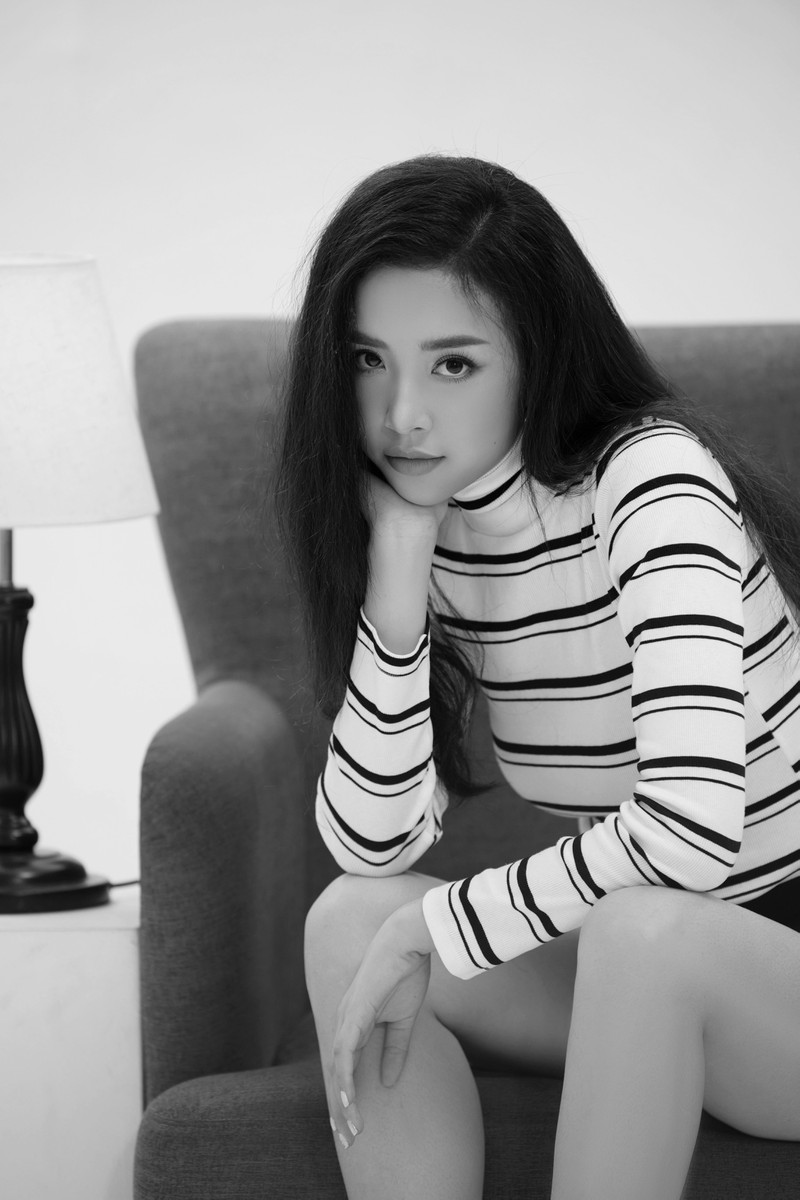 a hau thuy an tung bo anh goi cam mung sinh nhat tuoi 23 hinh 13