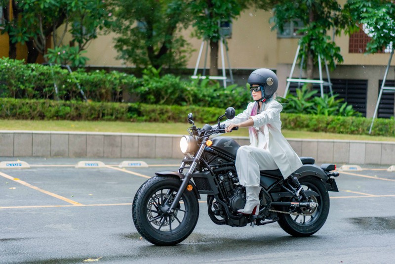 hoa hau h’hen nie cuc ngau, lai xe mo to phan khoi lon hinh 7