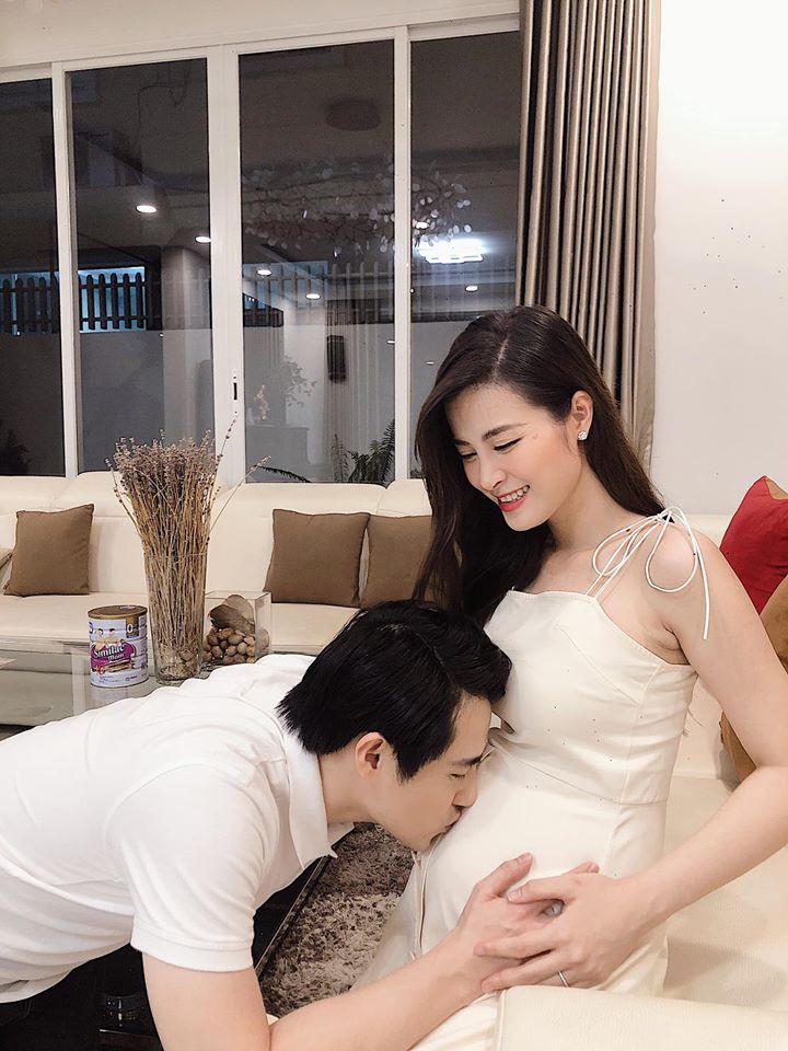dong nhi hanh phuc ke ve cu dap dau tien cua con khien chong "ghen ty" hinh 1
