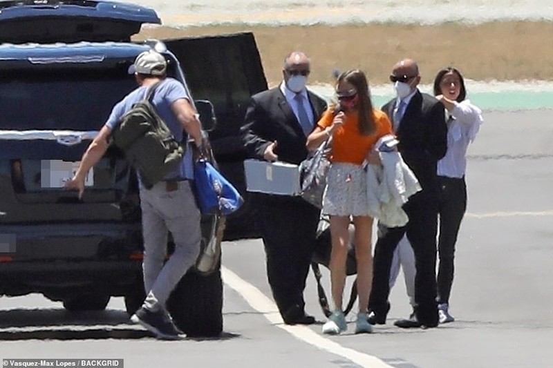 tai tu ben affleck thue phi co rieng dua tinh tre di du lich hinh 8