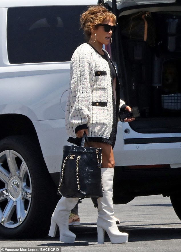 jennifer lopez mac do hieu, di choi bang may bay rieng cung ban trai hinh 2