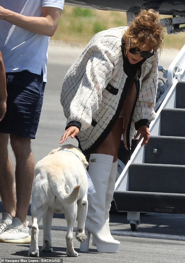 jennifer lopez mac do hieu, di choi bang may bay rieng cung ban trai hinh 4