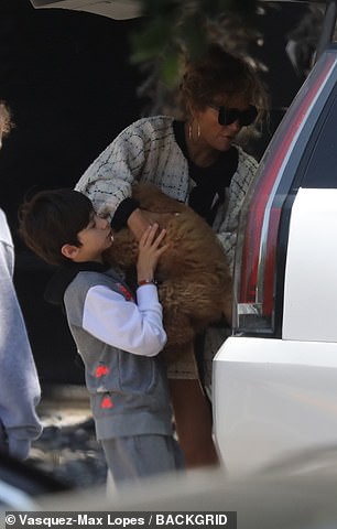 jennifer lopez mac do hieu, di choi bang may bay rieng cung ban trai hinh 7