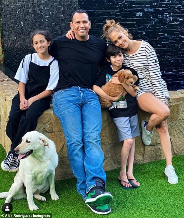 jennifer lopez mac do hieu, di choi bang may bay rieng cung ban trai hinh 8