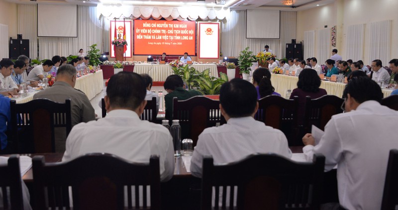 chu tich quoc hoi lam viec voi lanh dao tinh long an hinh 2