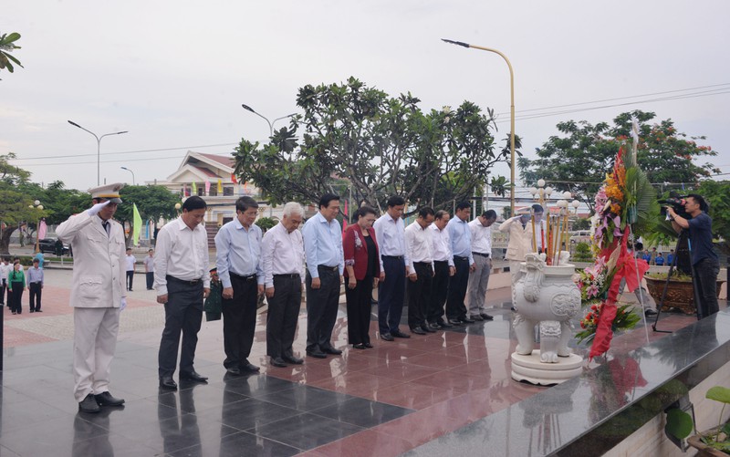 chu tich quoc hoi lam viec voi lanh dao tinh long an hinh 3