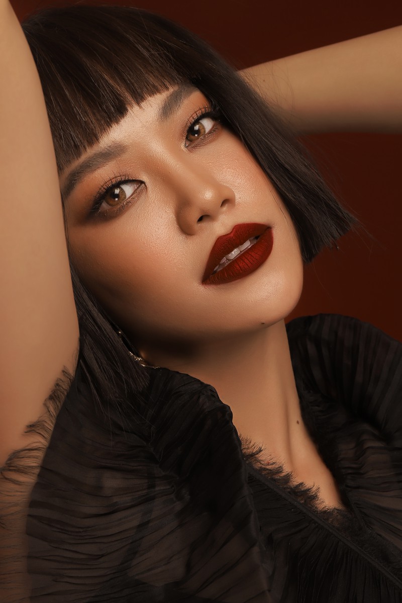 a hau kim duyen bat ngo "xuong toc" trong bo anh moi hinh 6