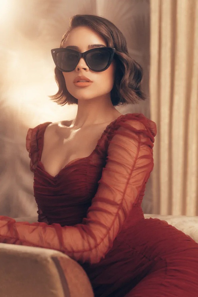 hoa hau olivia culpo mac bodysuit khoe duong cong goi cam hinh 4