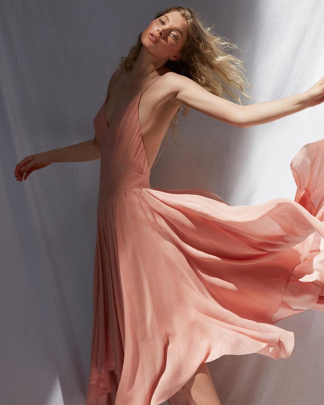 "thien than" elsa hosk khoe dang dep nhu tuong tac tren tap chi hinh 1