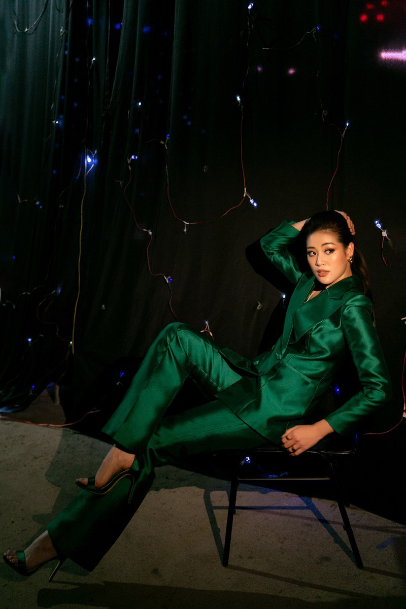 chuyen showbiz: van hugo va chong sap cuoi hen ho lang man ben bo bien hinh 2