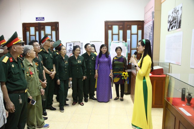 nghe an khai mac trien lam " ky uc thoi hoa lua" hinh 1