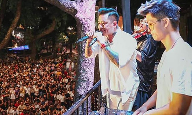 chuyen showbiz: van hugo va chong sap cuoi hen ho lang man ben bo bien hinh 6