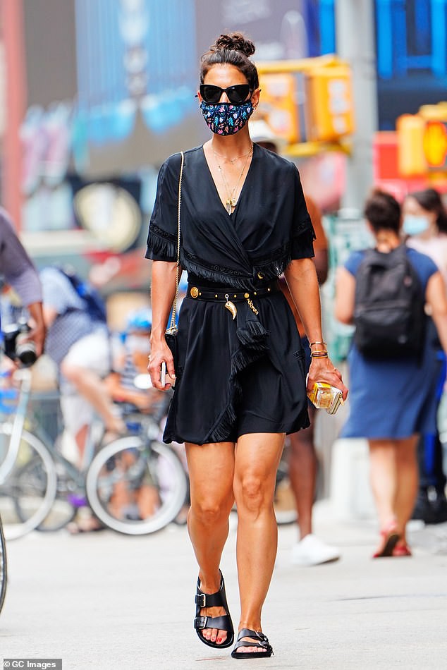 katie holmes deo khau trang, mot minh ra pho di dao o new york hinh 7