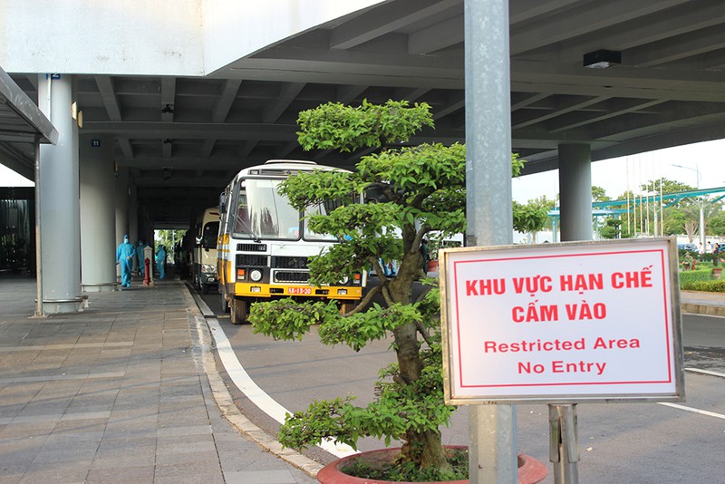 dua 217 cong dan viet nam tu indonesia ve nuoc cach ly hinh 4