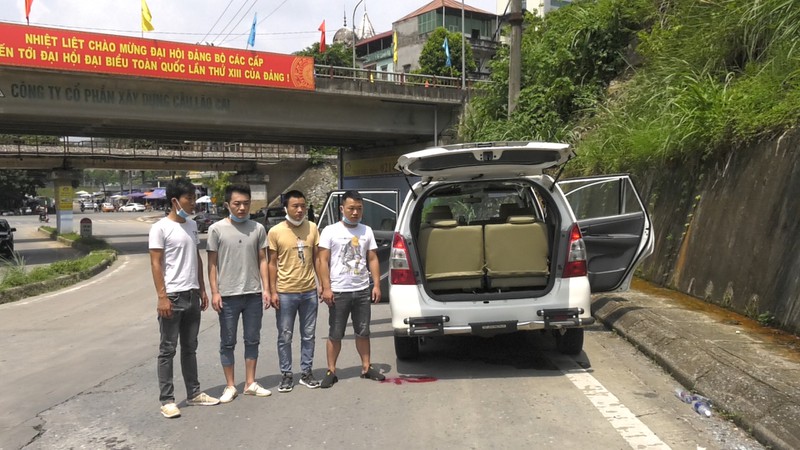 khoi to 2 doi tuong dua nguoi trung quoc nhap canh trai phep o lao cai hinh 2