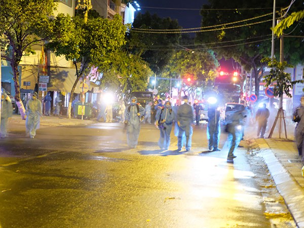 phun khu trung khu vuc phong toa 3 benh vien tai da nang hinh 1