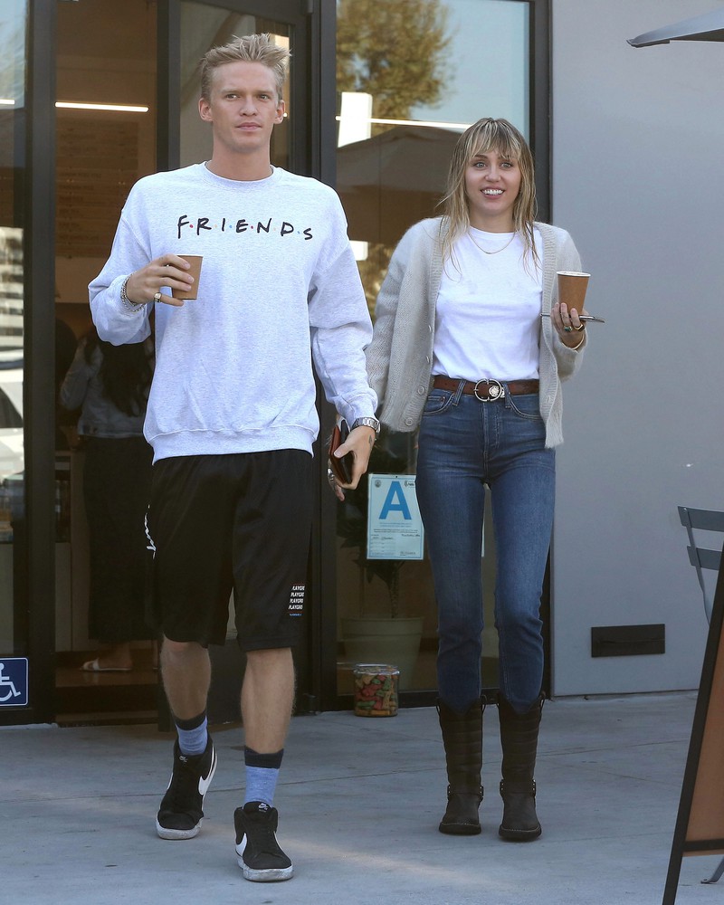 miley cyrus lan dau noi ve noi dau khi chia tay liam hemsworth hinh 1