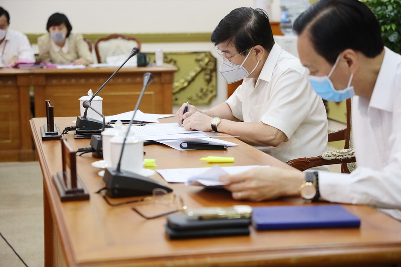 chu tich ubnd tphcm: chon an diem de truy to xet xu nguoi nhap canh trai phep hinh 1