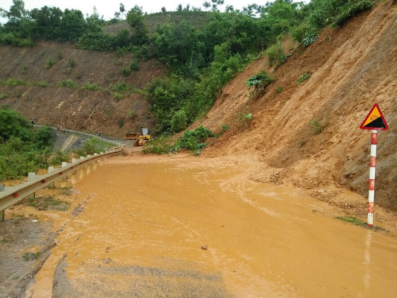 mua keo dai, gay ach tac tai 11 vi tri tren cac tuyen giao thong o son la hinh 2