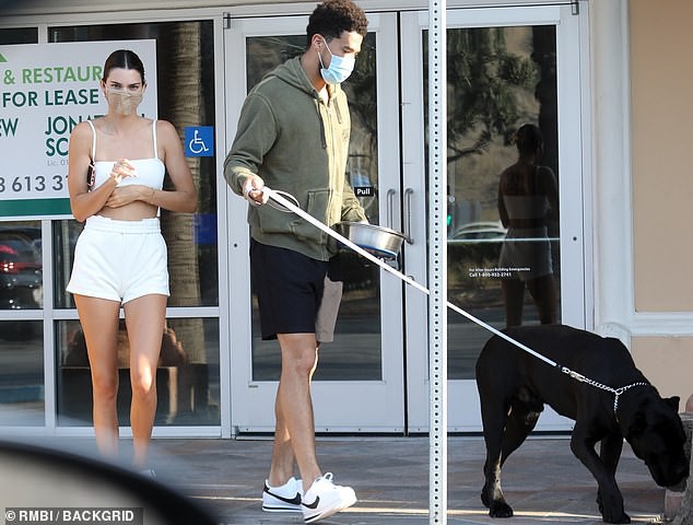 kendall jenner lai sieu xe sanh dieu ra pho sau khi xac nhan co ban trai moi hinh 6