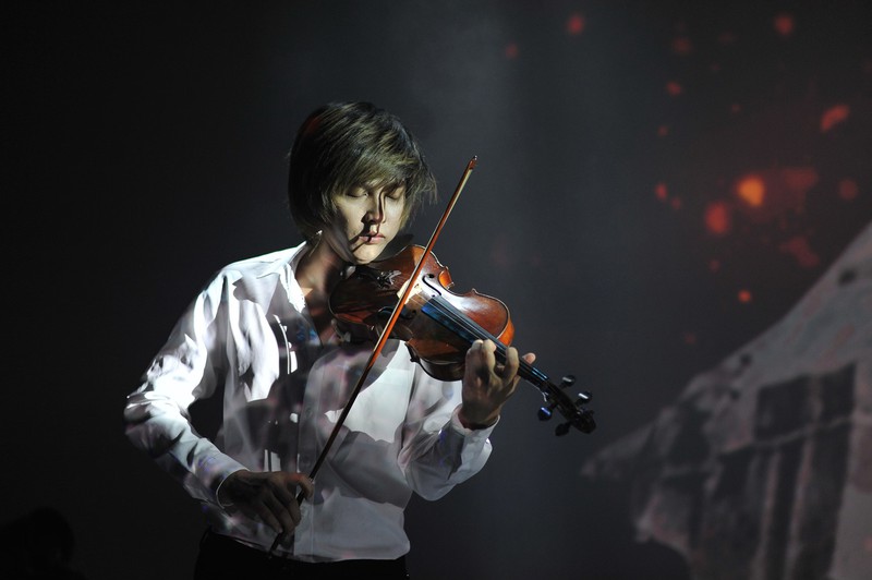 nghe si violin anh tu: "dieu may man nhat la toi co vo cung nghe" hinh 1