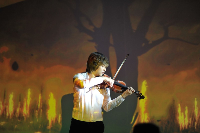 nghe si violin anh tu: "dieu may man nhat la toi co vo cung nghe" hinh 3