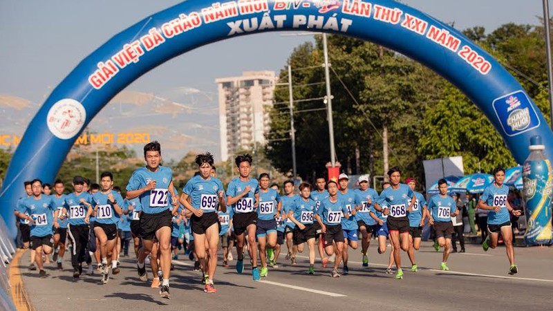 hon 8.000 van dong vien tham gia giai viet da chao nam moi - number 1 hinh 1