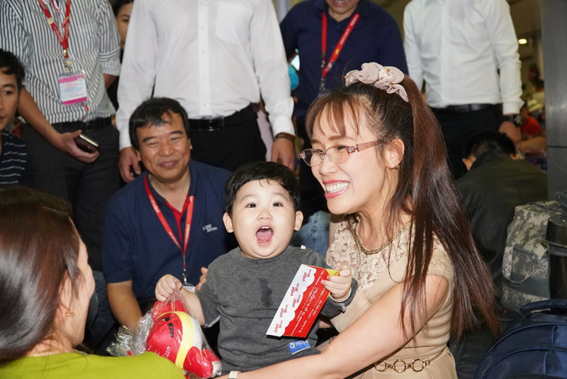lanh dao vietjet tham san bay tan son nhat dip cao diem tet hinh 1