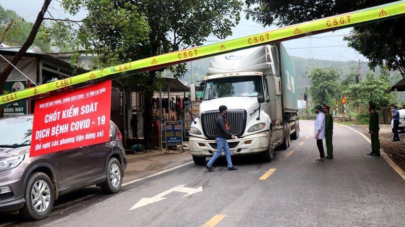 nguoi va phuong tien ra, vao lai chau bat buoc thuc hien cach ly tap trung hinh 1