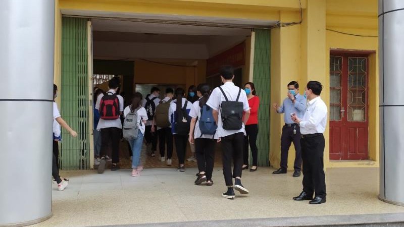 sang nay, gan 300.000 hoc sinh thanh hoa di hoc lai sau khi nghi covid-19 hinh 1