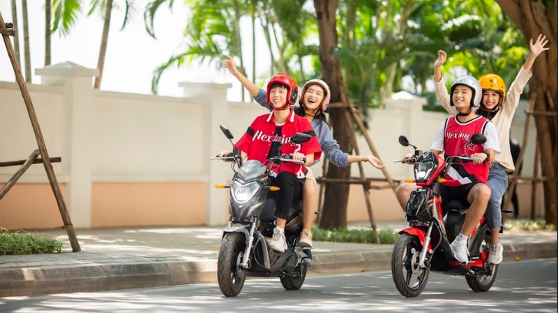 vinfast mien phi 1 nam thue bao pin xe may dien cho 2020 khach hang hinh 1