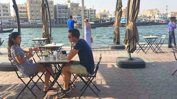dubai cho phep kinh doanh dich vu nha hang va ca phe tro lai hinh 1
